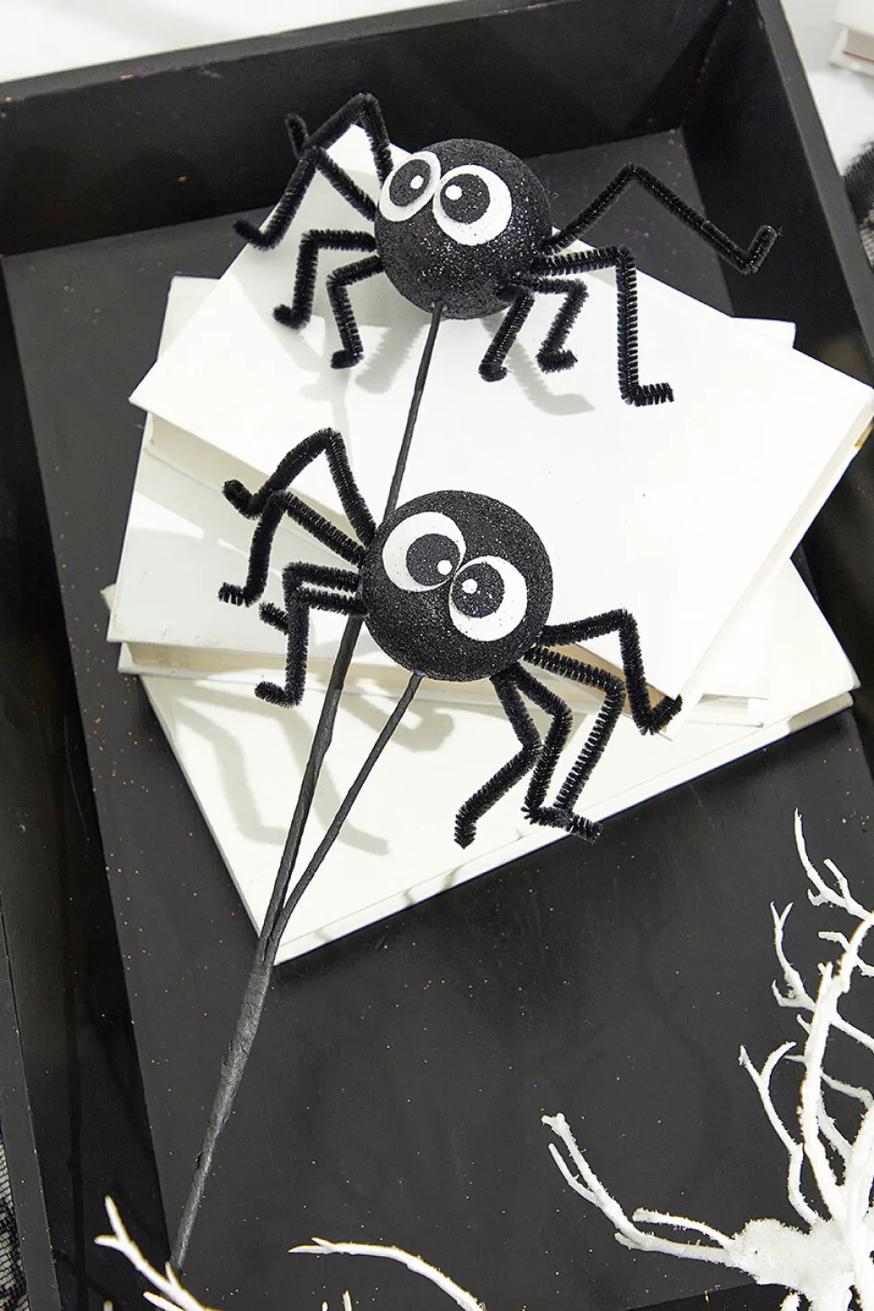 21" Black Spider Spray