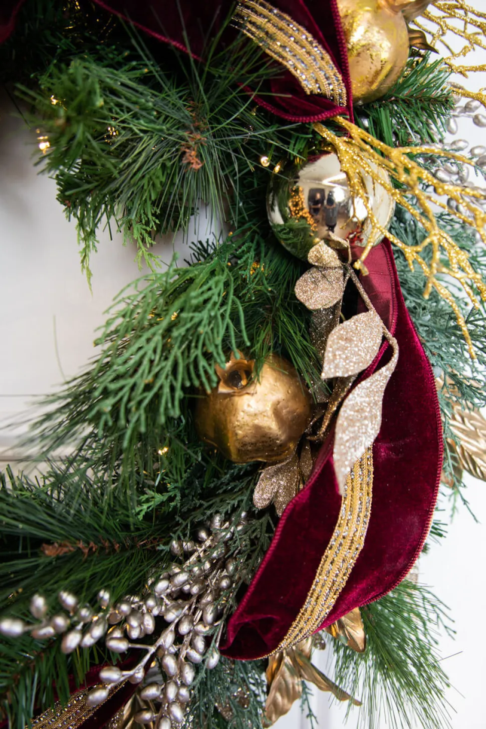 30” Cordless Prelit Crimson & Gold Holiday Wreath