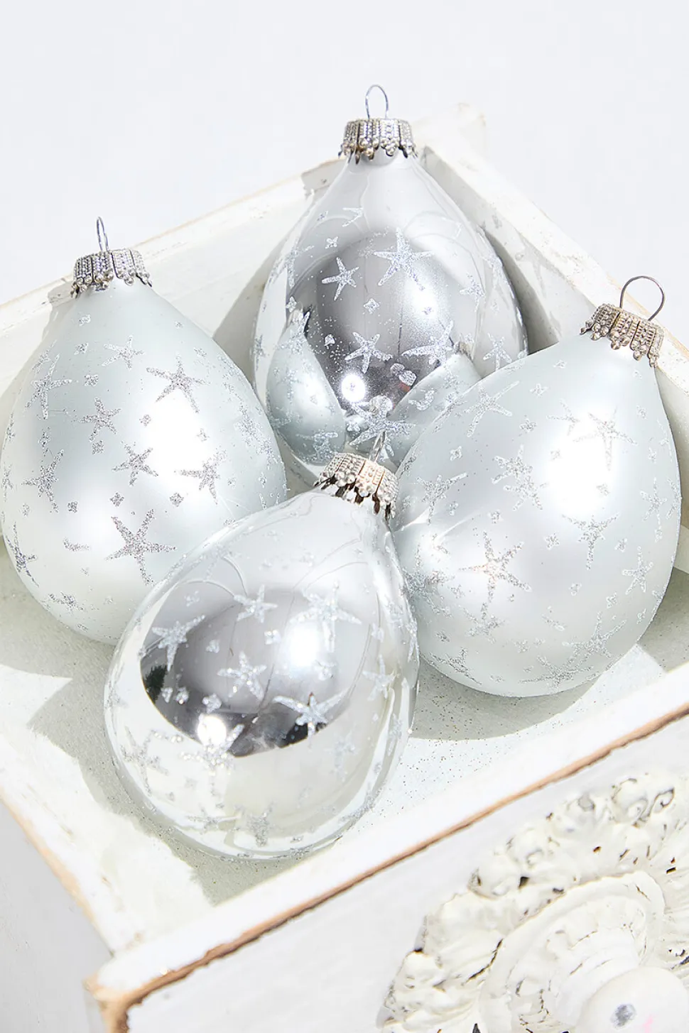 4ct Glass Drop Bright Silver & Silver Pearl with Silver Stars