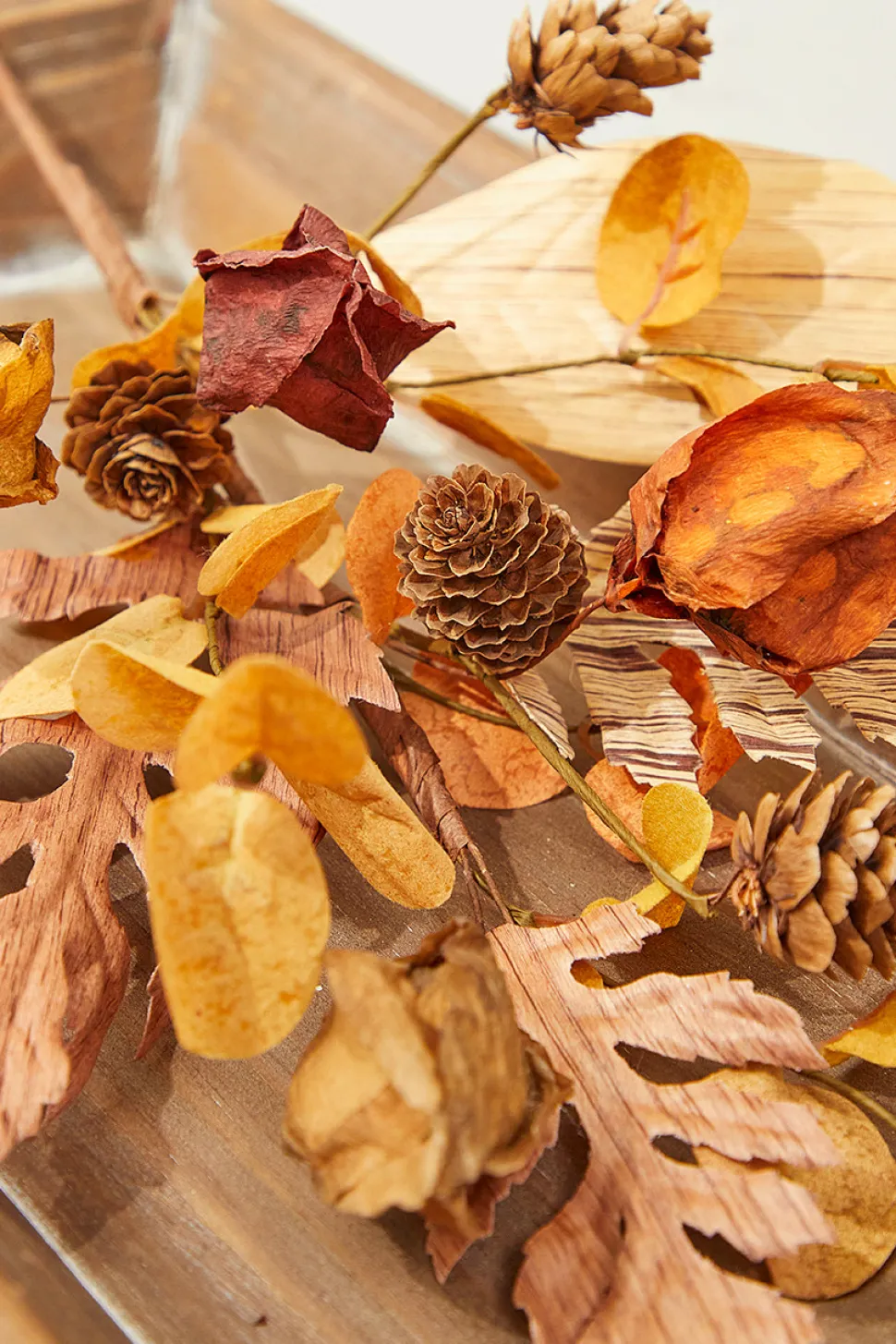 18'' Dry Leaf Lantern Fruit Spray