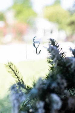 Magic Self Adhesive Wreath Hanger- Set of 4