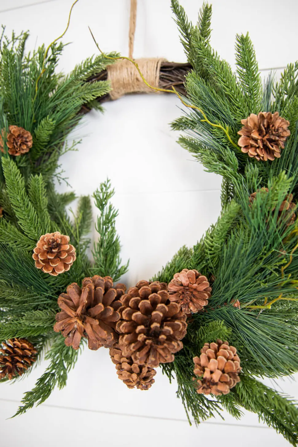 26” Mixed Greens with Pinecones Swag Wreath