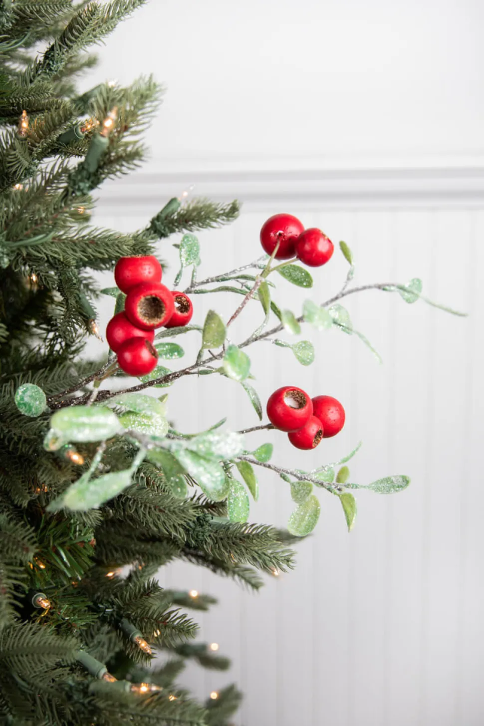 20” Pod Leaf Frosted Christmas Spray