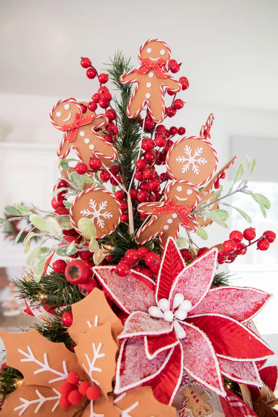 20” Pod Leaf Frosted Christmas Spray