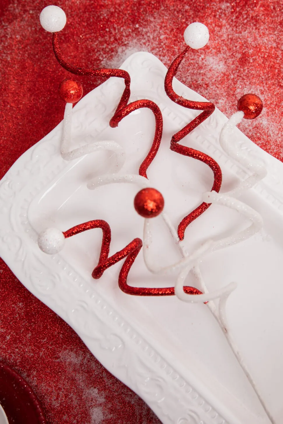 23” Red & White Glitter Curly Ball Stem