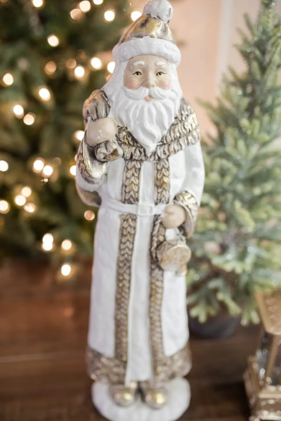 21.5” Resin Santa with Bag