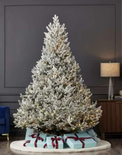 7.5' Royal Oaks Flocked Tree with 690 Warm White LED Lights