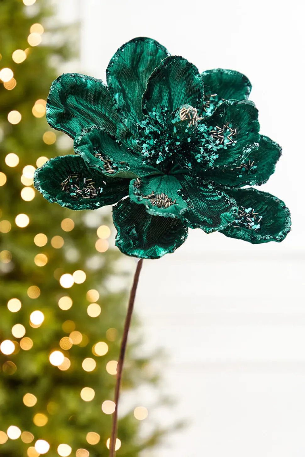 19" x 10" Emerald Magnolia Stem