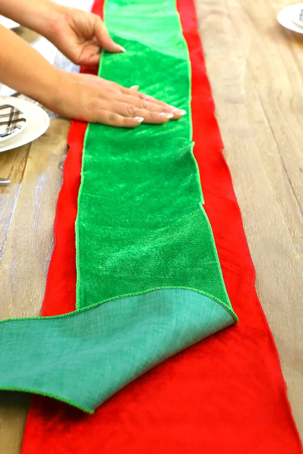 5.5" x 9' Table Runner on a Roll Green
